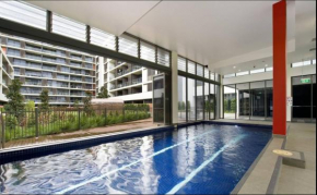 Cozy Zetland 2 bedroom apt with pool, gym and parking, Sydney